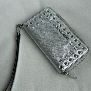 Wristlet